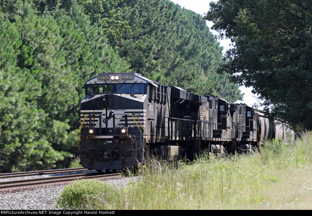 NS 8030 leads train 51X towards Cary